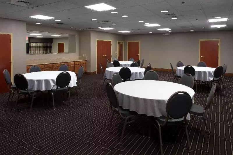 Отель Hampton Inn By Hilton Troy