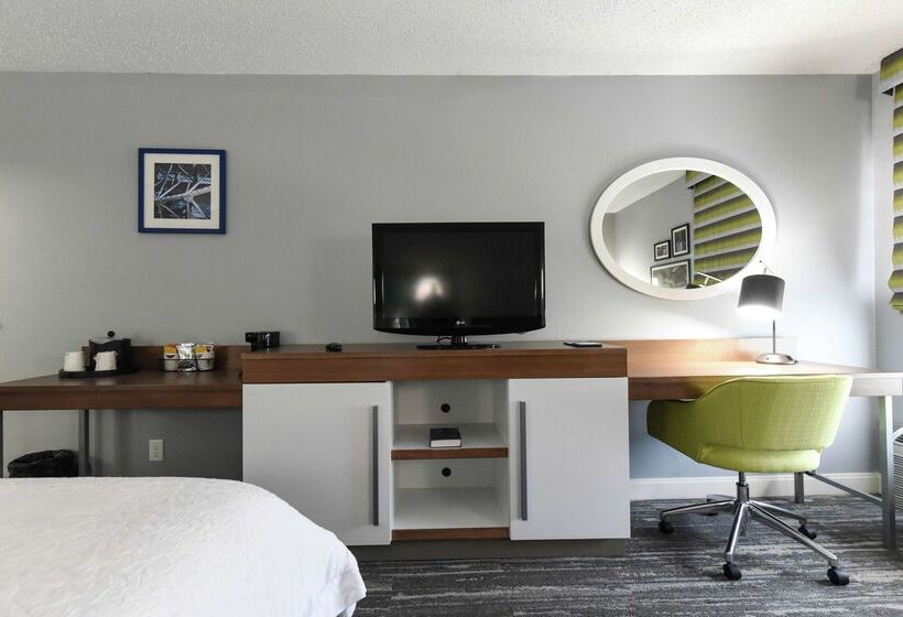 Отель Hampton Inn Youngstown North