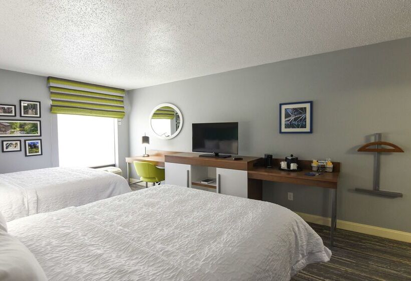 Отель Hampton Inn Youngstown North