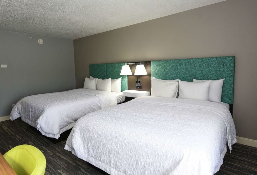 Отель Hampton Inn Youngstown North