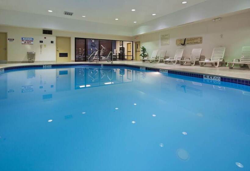 Отель Hampton Inn Youngstown North