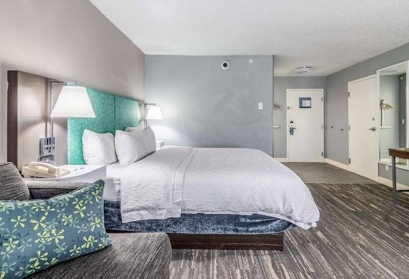 Отель Hampton Inn Youngstown North