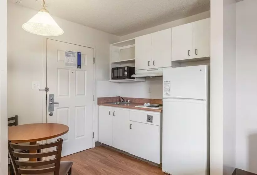 Hotel Hometowne Studios & Suites By Red Roof Charlotte  Concord