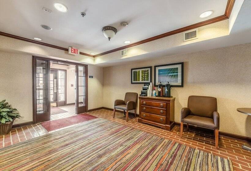 בית מלון כפרי Hometowne Studios & Suites By Red Roof Charlotte  Concord