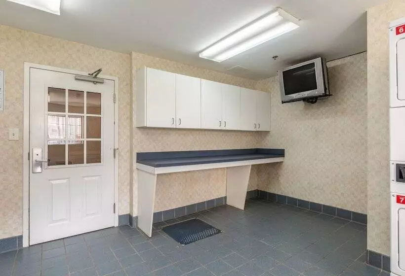 Hotel Hometowne Studios & Suites By Red Roof Charlotte  Concord