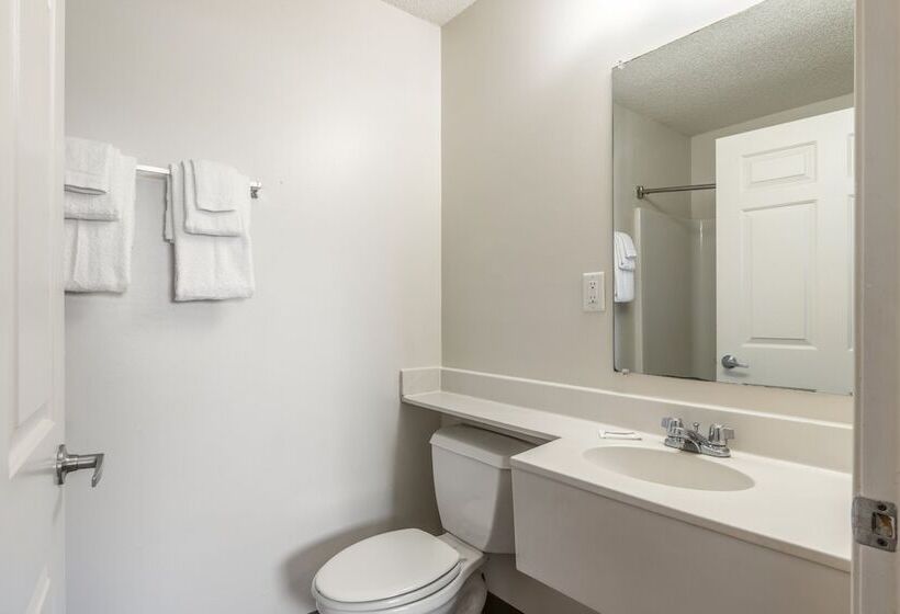 בית מלון כפרי Hometowne Studios & Suites By Red Roof Charlotte  Concord