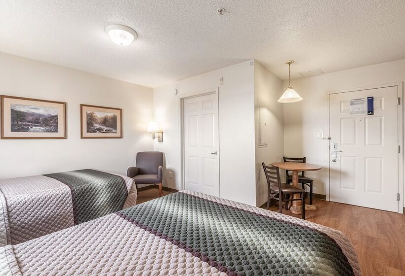 בית מלון כפרי Hometowne Studios & Suites By Red Roof Charlotte  Concord