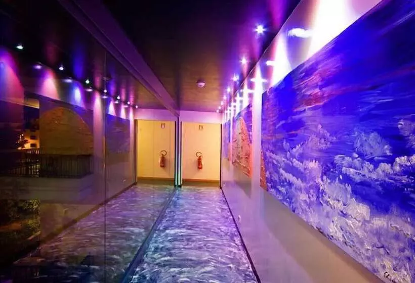 Отель Montebello