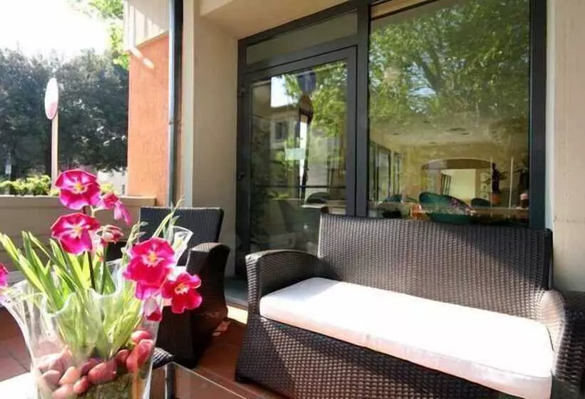 Отель Montebello