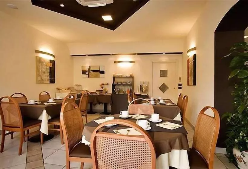 Отель Montebello