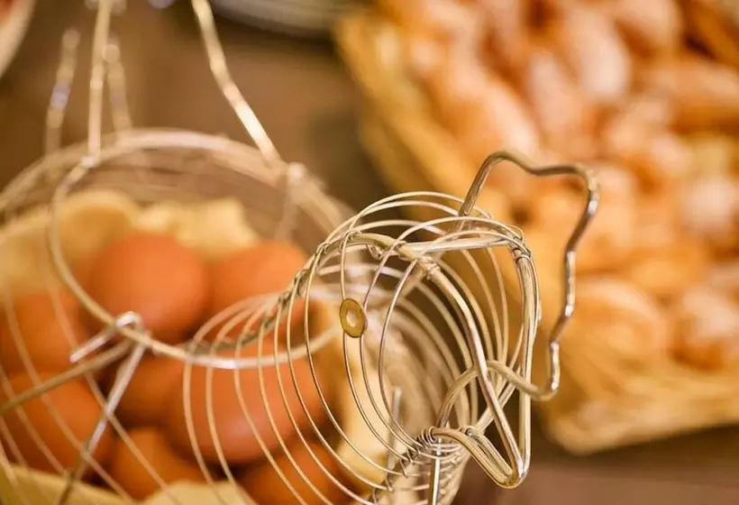 Отель Montebello