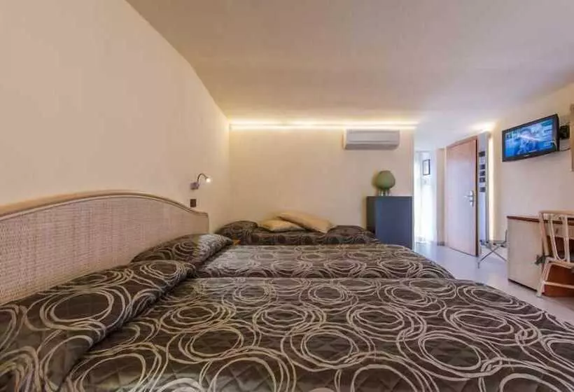 Отель Montebello