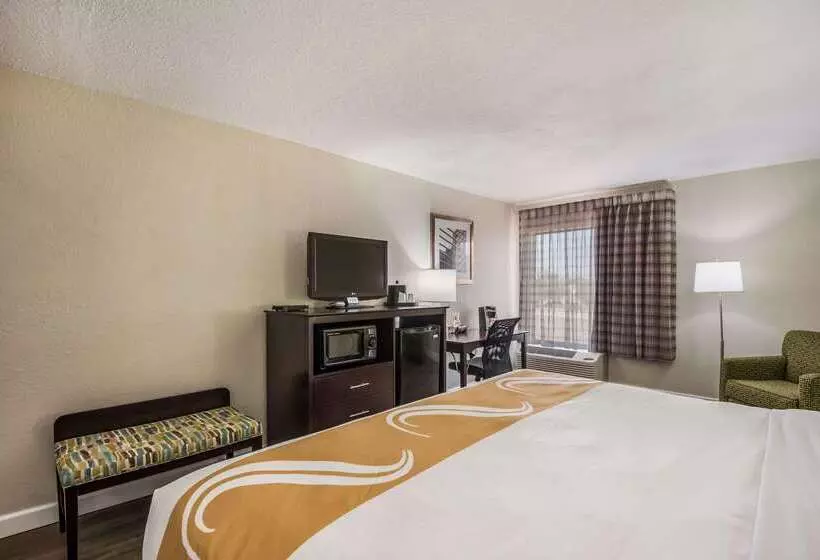 Отель Quality Inn & Suites Quincy Downtown