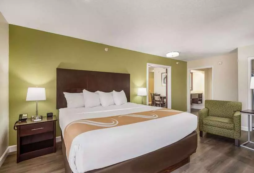 Отель Quality Inn & Suites Quincy Downtown