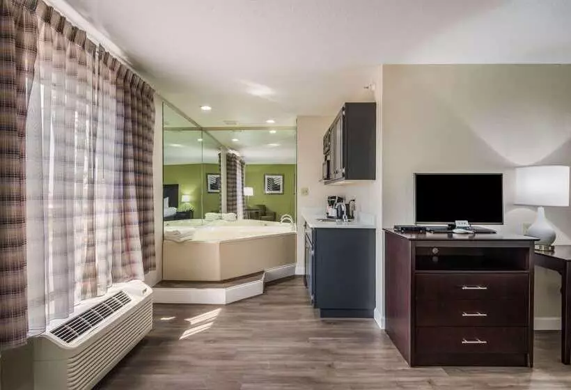 Отель Quality Inn & Suites Quincy Downtown