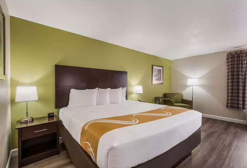Отель Quality Inn & Suites Quincy Downtown
