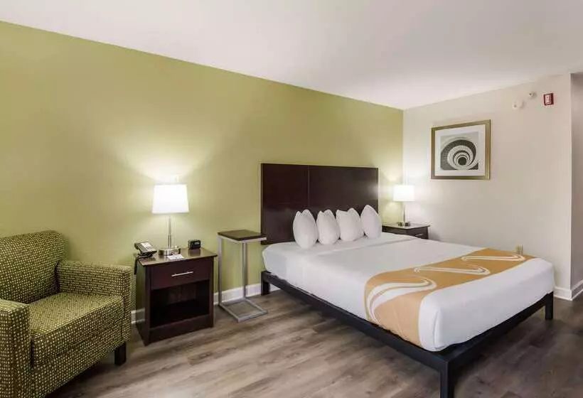Отель Quality Inn & Suites Quincy Downtown