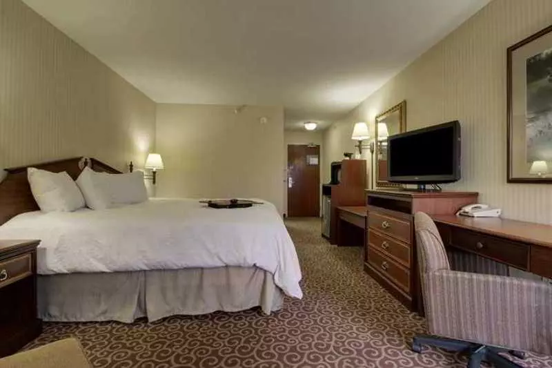 Отель Quality Inn & Suites Quincy Downtown