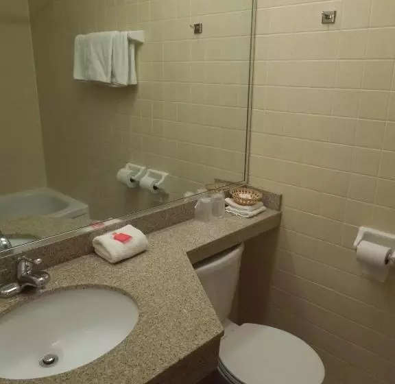 هتل Red Carpet Inn Syracuse Airport