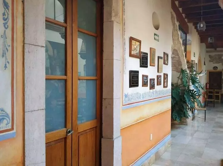 ホテル Centenario Centro De Peña De Bernal
