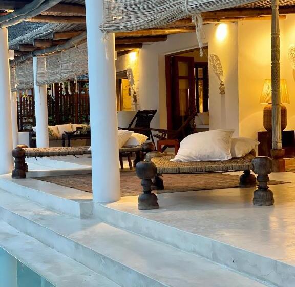 استراحتگاه Simba Wa Kale Suites & Beach