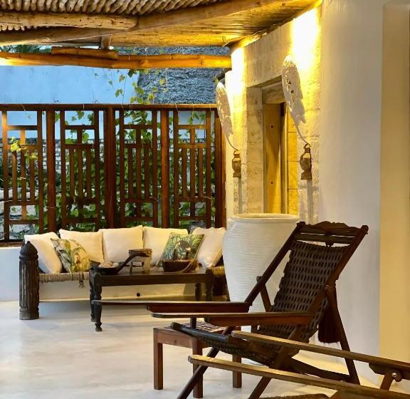 استراحتگاه Simba Wa Kale Suites & Beach