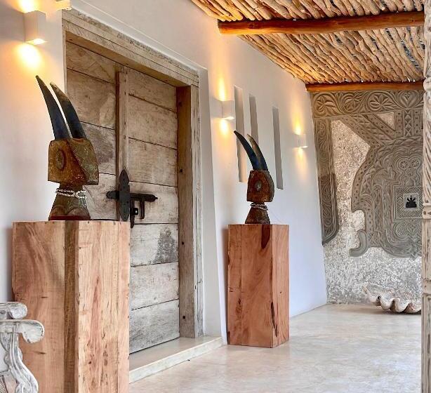 استراحتگاه Simba Wa Kale Suites & Beach