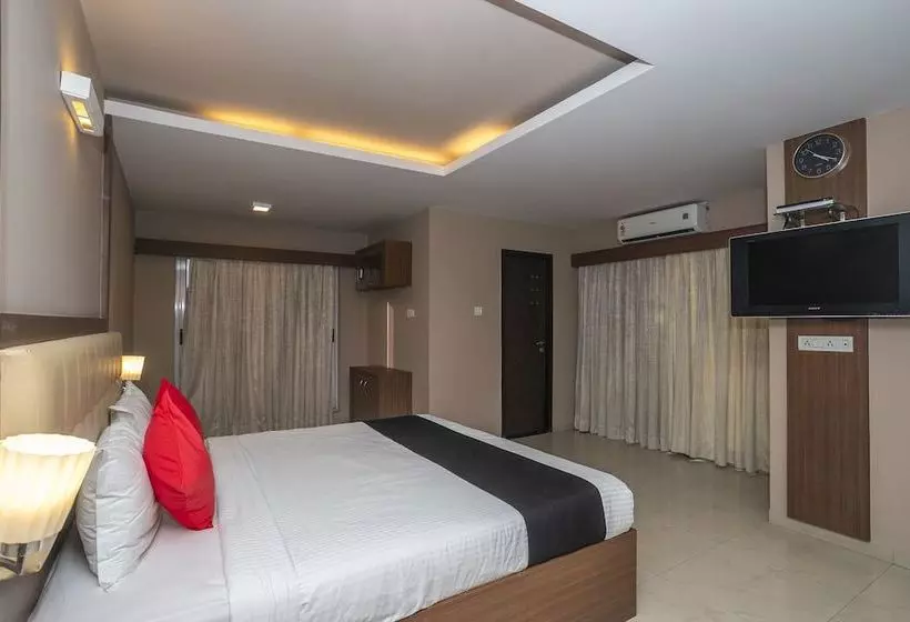 ホテル Capital O 11186 The Lark