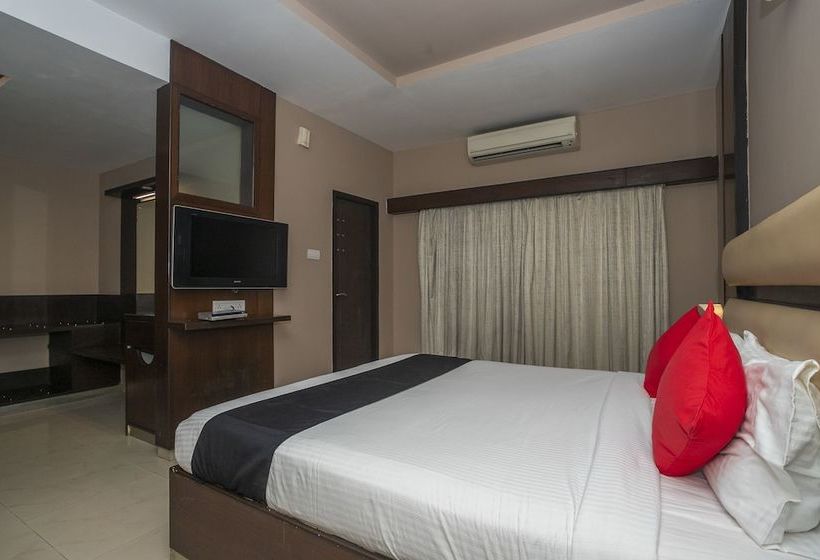 Hotel Capital O 11186 The Lark