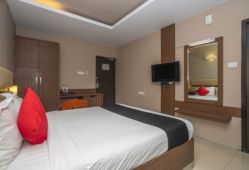 Hotel Capital O 11186 The Lark