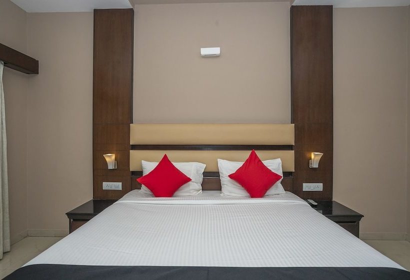 Hotel Capital O 11186 The Lark