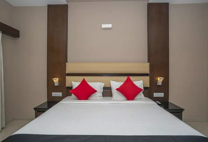 ホテル Capital O 11186 The Lark