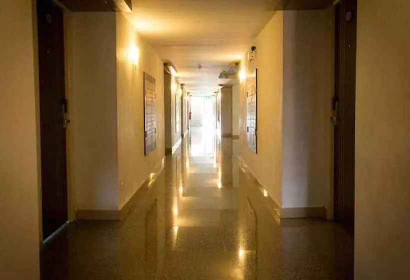 Hotelli Satit Grand View