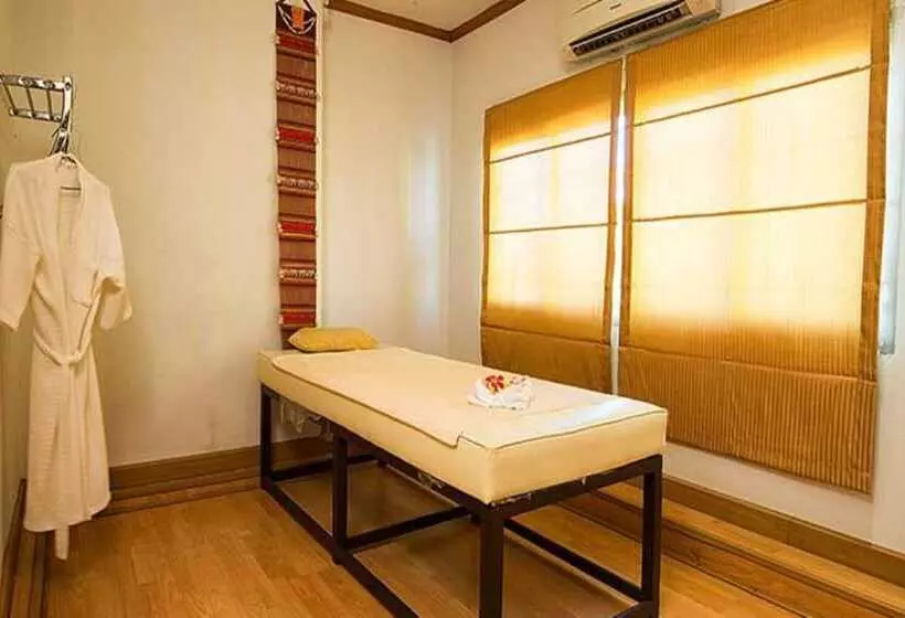 Hotelli Satit Grand View