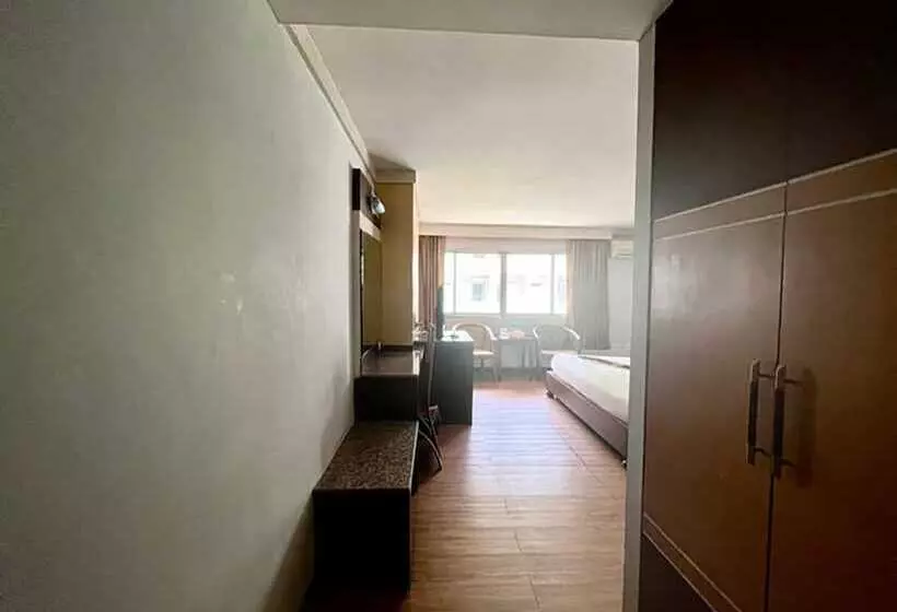 Hotelli Satit Grand View