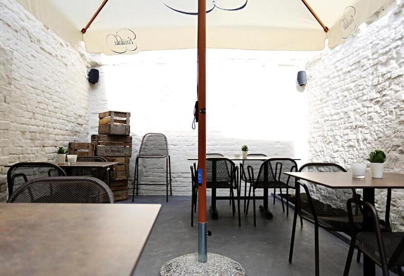 تختخواب و صبحانه ‘t Ponton