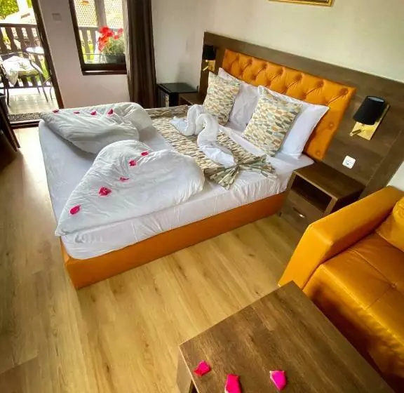 Family Hotel Old Time