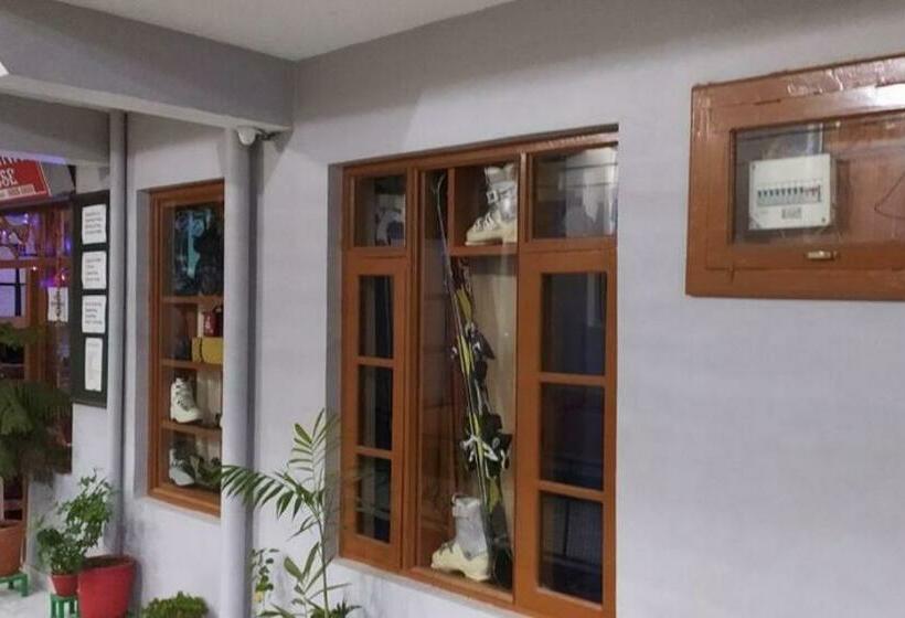 فندق Adventure Inn