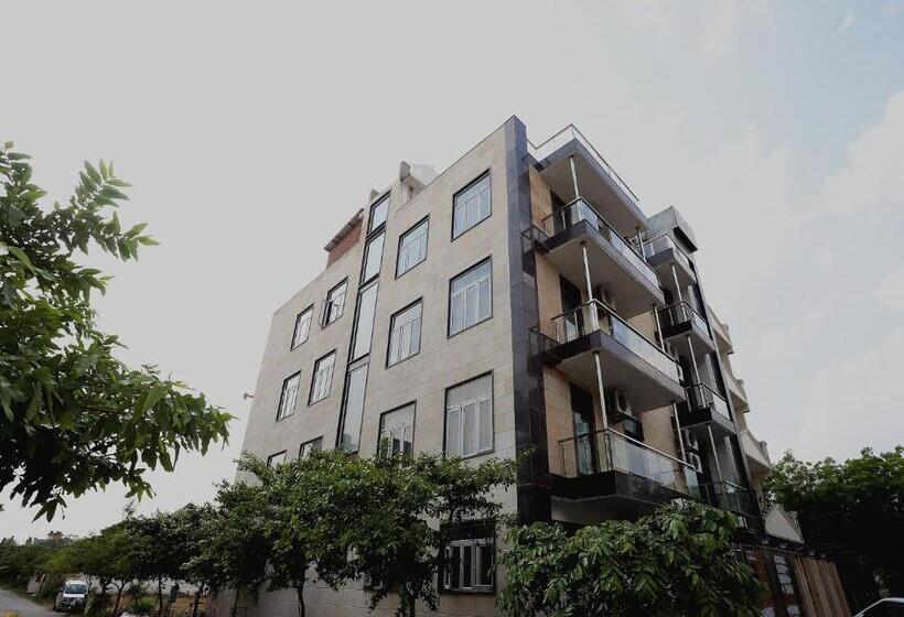 호텔 Capital O Peaceful Stays Near Iskcon Temple Noida