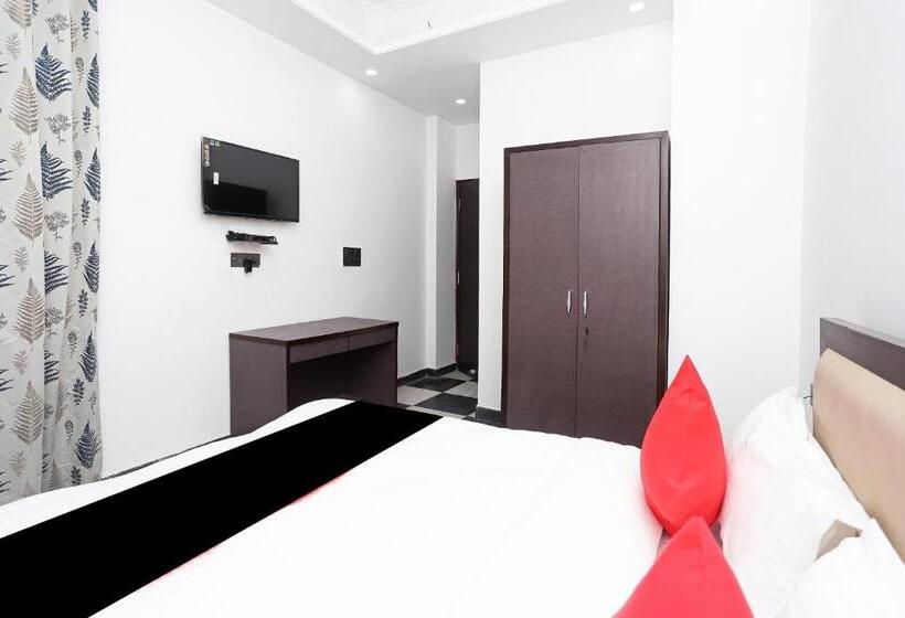 호텔 Capital O Peaceful Stays Near Iskcon Temple Noida