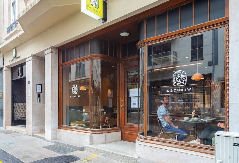 هتل Kazakiwi
