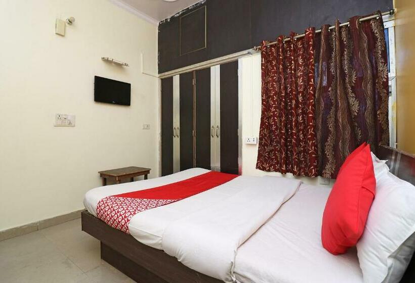 فندق Oyo 37116  Singh Palace