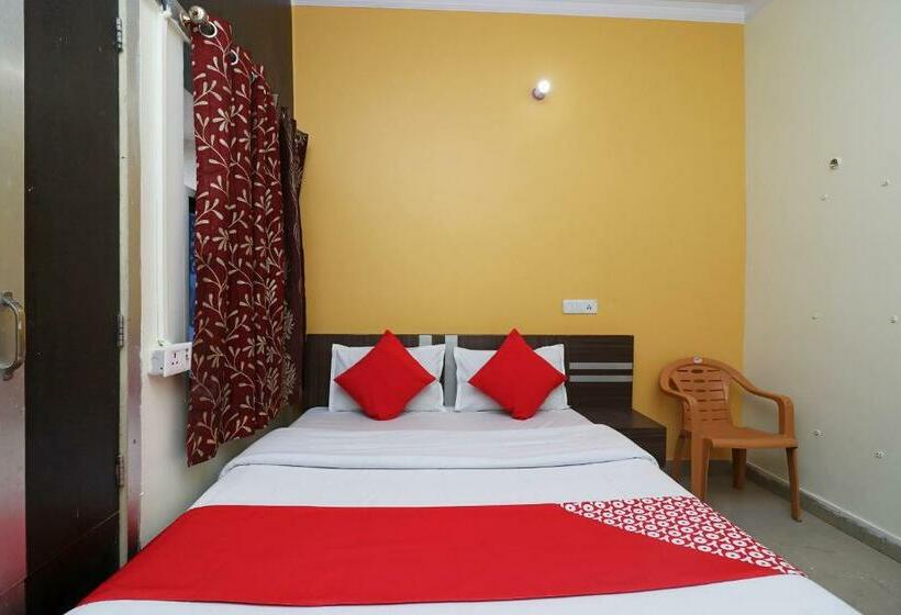فندق Oyo 37116  Singh Palace