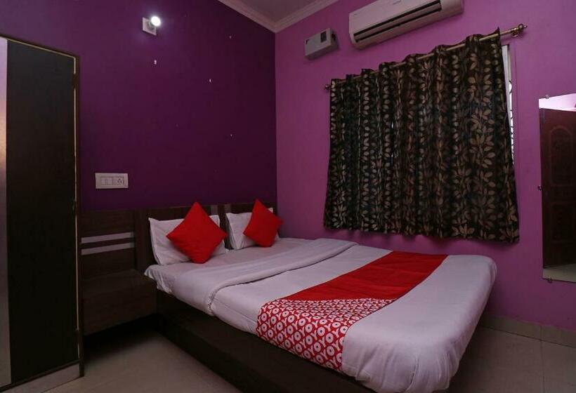 فندق Oyo 37116  Singh Palace