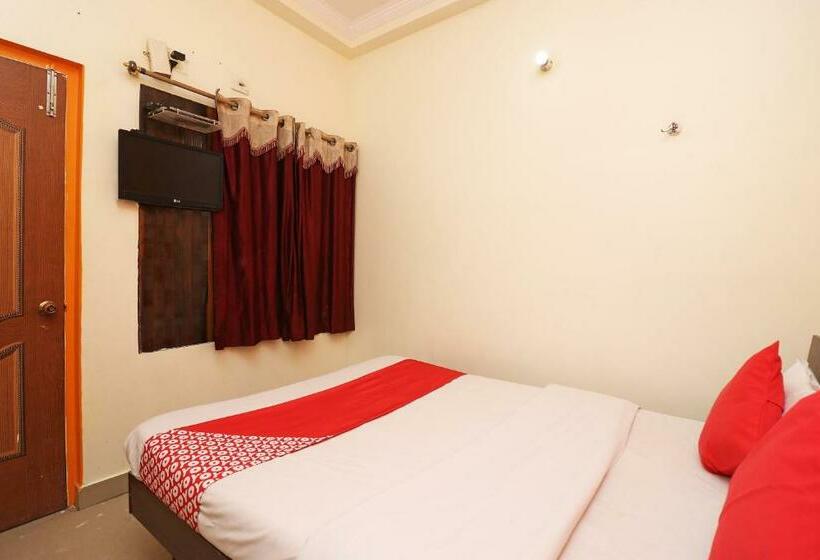 فندق Oyo 37116  Singh Palace