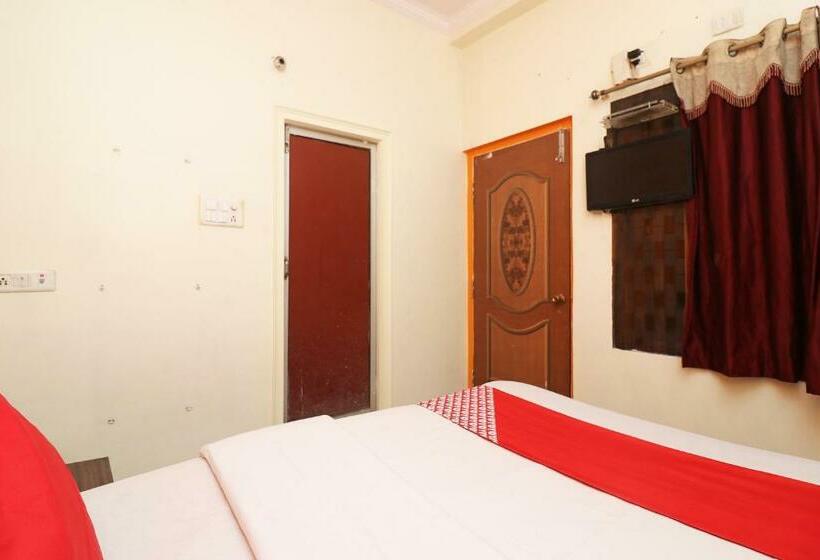 فندق Oyo 37116  Singh Palace