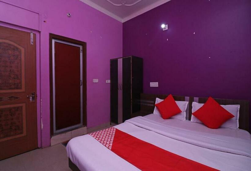 فندق Oyo 37116  Singh Palace