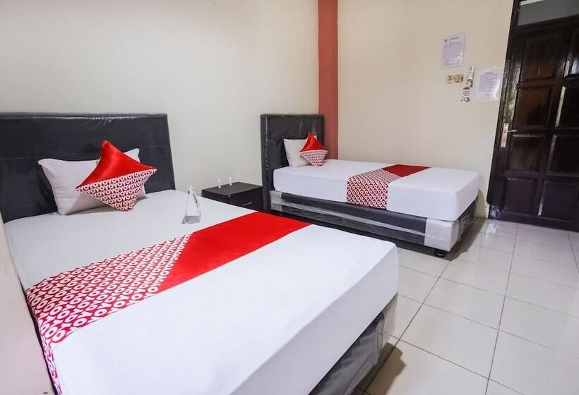 בית מלון כפרי Oyo 3970  La Macca Makassar