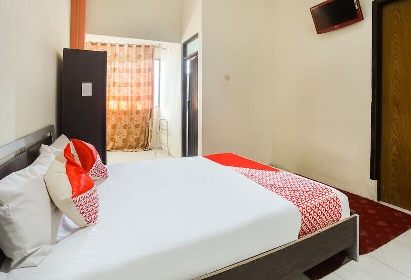 בית מלון כפרי Oyo 3970  La Macca Makassar