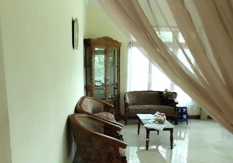 ペンション Homestay Sudiono